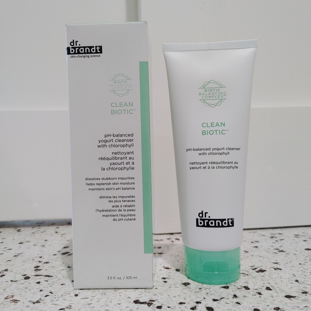 DR. BRANDT Clean Biotic pH-Balanced Yogurt Cleanser With Chlorophyll